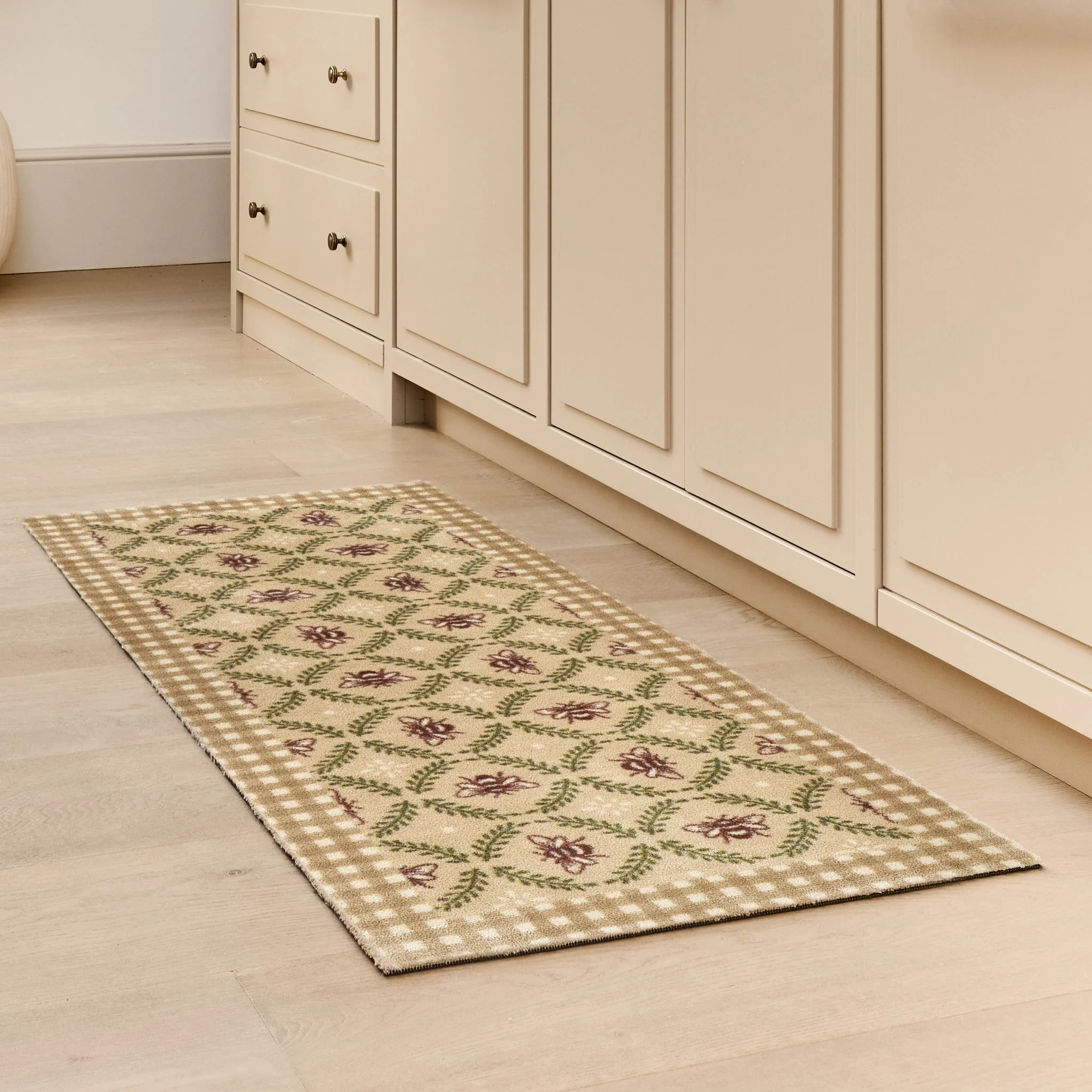 Beehive Beige Charity Runner - Image 3