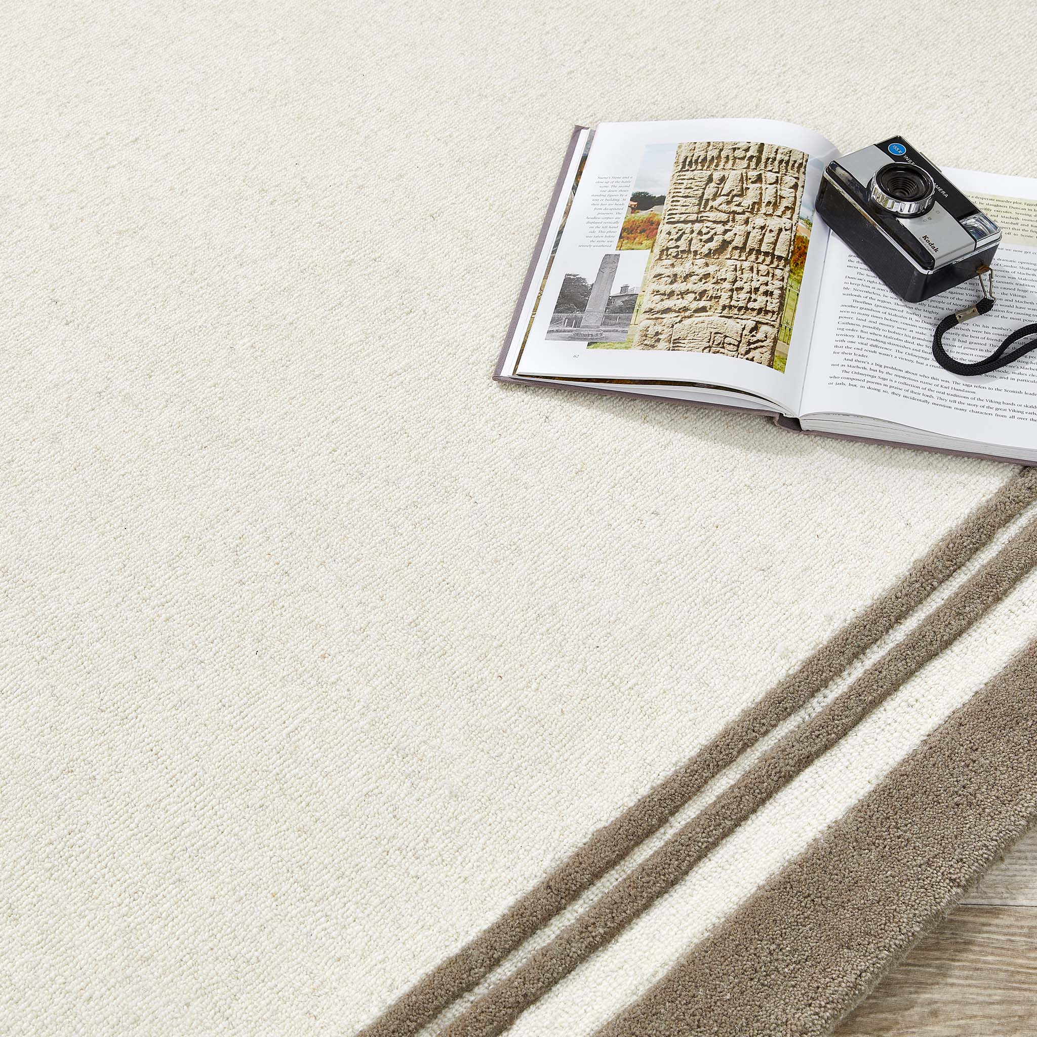 Piper Rug Taupe - Image 3